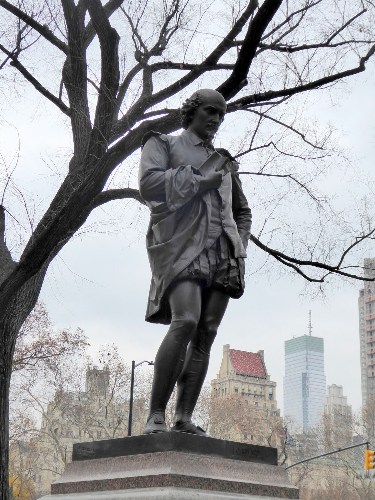 Photoops Statue of Historical Figure William Shakespeare Central