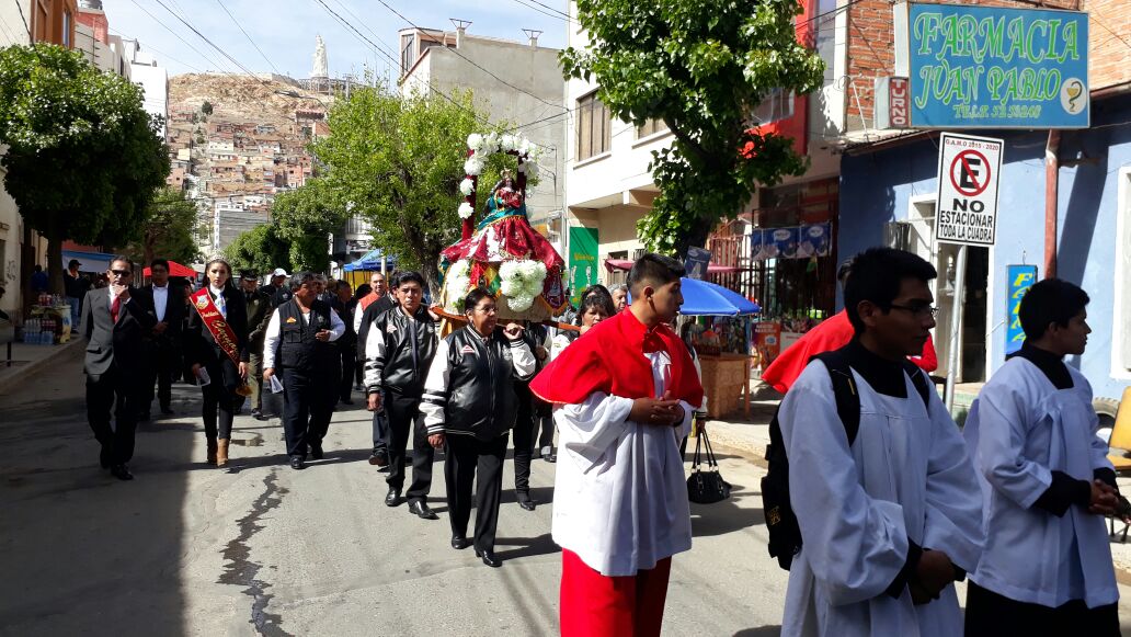 Autoridades acompañaron procesión de la Virgen del Socavón 