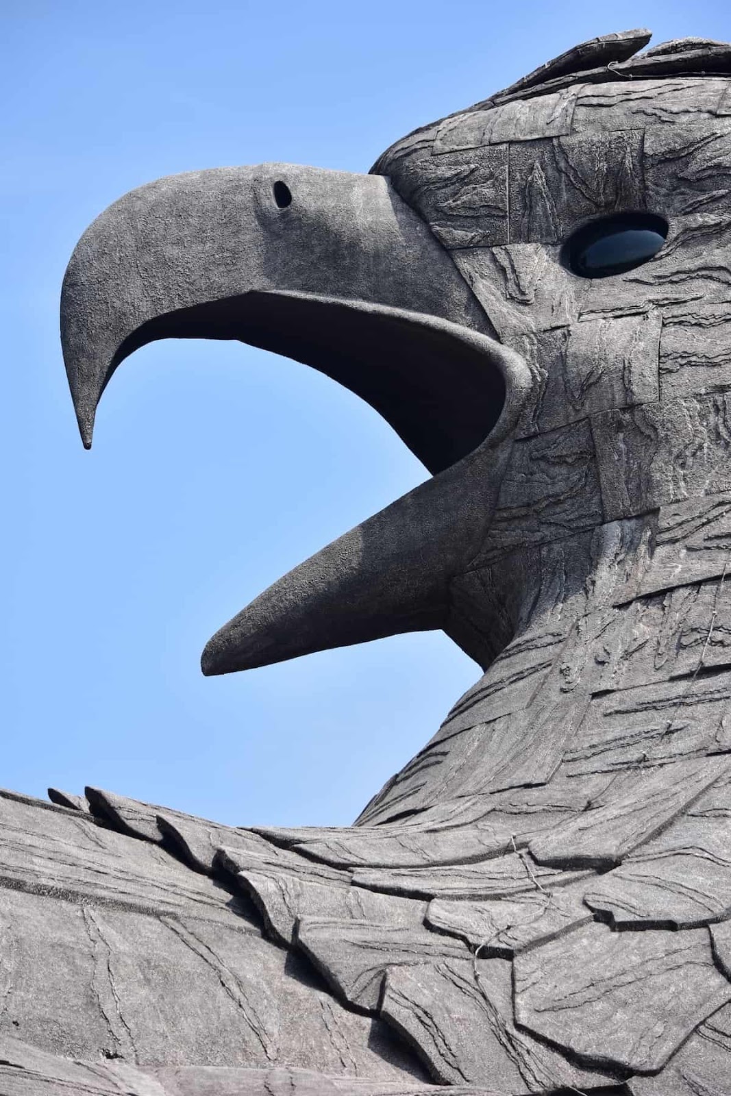 India-inaugura-colosal-estatua-de-águila-arquitectura-rajiv-anchal