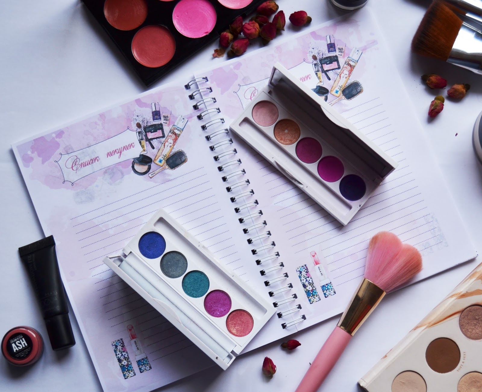 Блокнот для макияжа. Блокнот-ежедневник для визажиста. Тетрадь визажиста. Блокнот визажиста. Идеи для визажиста блокнот.
