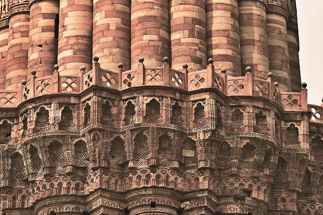 Detail of balcony of Qutb Minar
