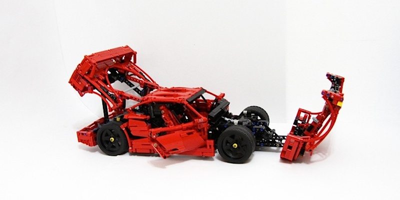 【動画】LEGOで再現されたスーパーカーの完成度が高すぎる フェラーリ