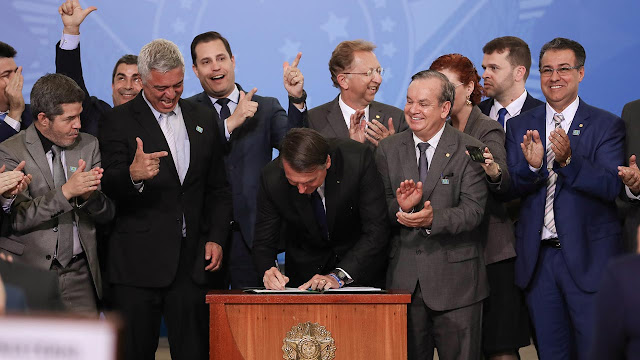 Decreto de Bolsonaro facilita porte de arma para mais categorias