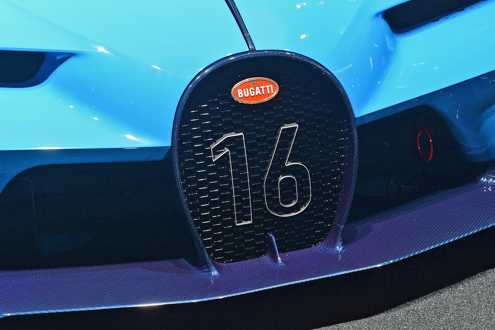 Bugatti Vision GT - real car start up, revving, moving 