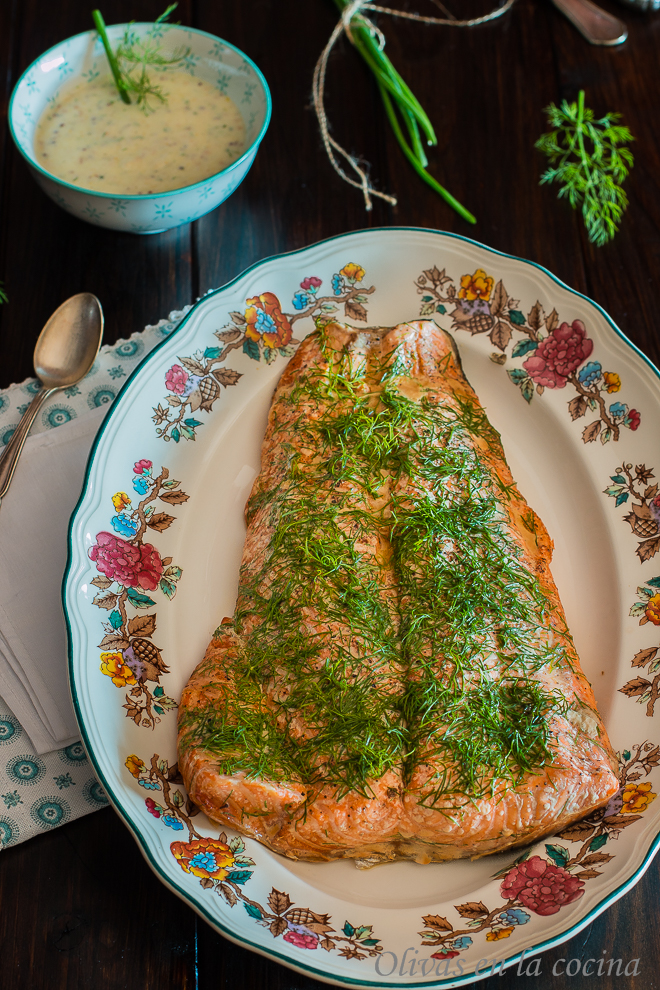 Salmón ahumado casero con Salsa de yogur y mostaza