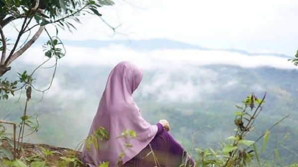 Wanita Muslimah Cantik dengan Iman dan Takwa