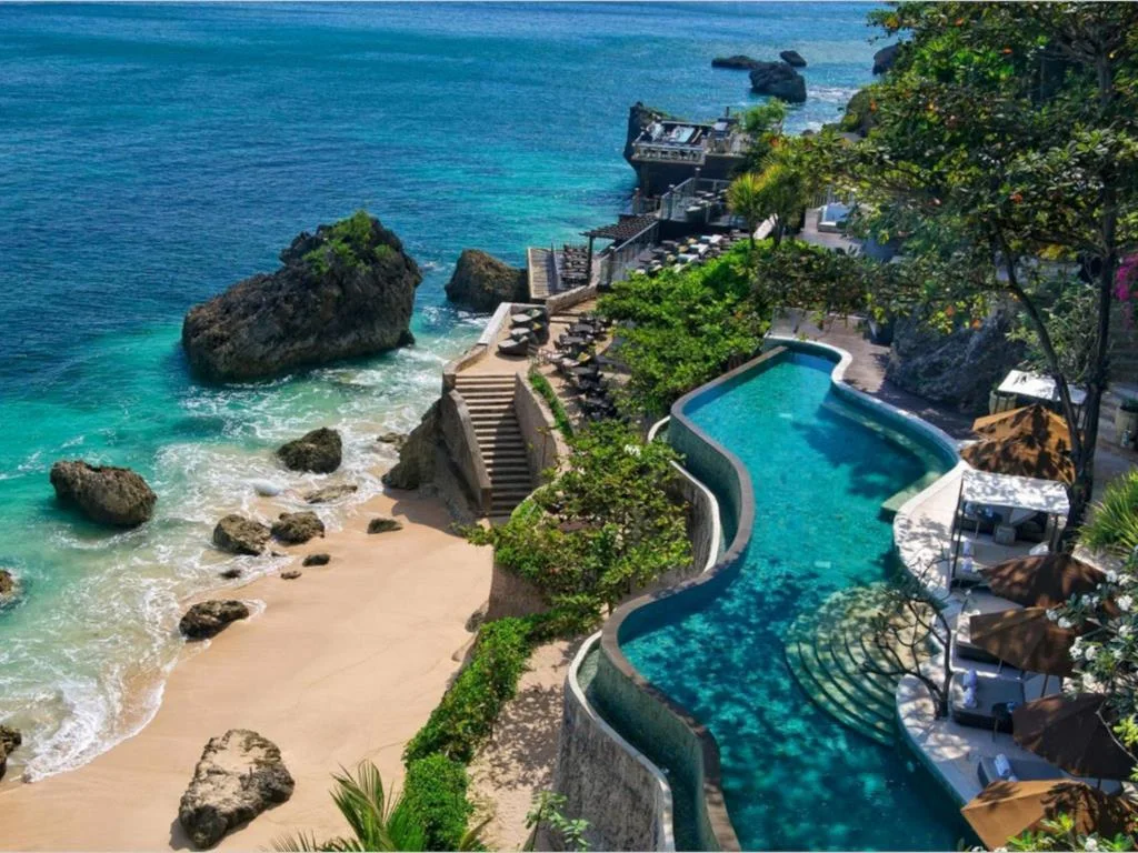 9 Resort Mewah dengan Pemandangan Laut Lepas di Bali 