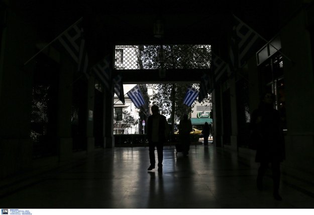 Αυξάνονται οι Έλληνες που «μόλις τα βγάζουν πέρα»