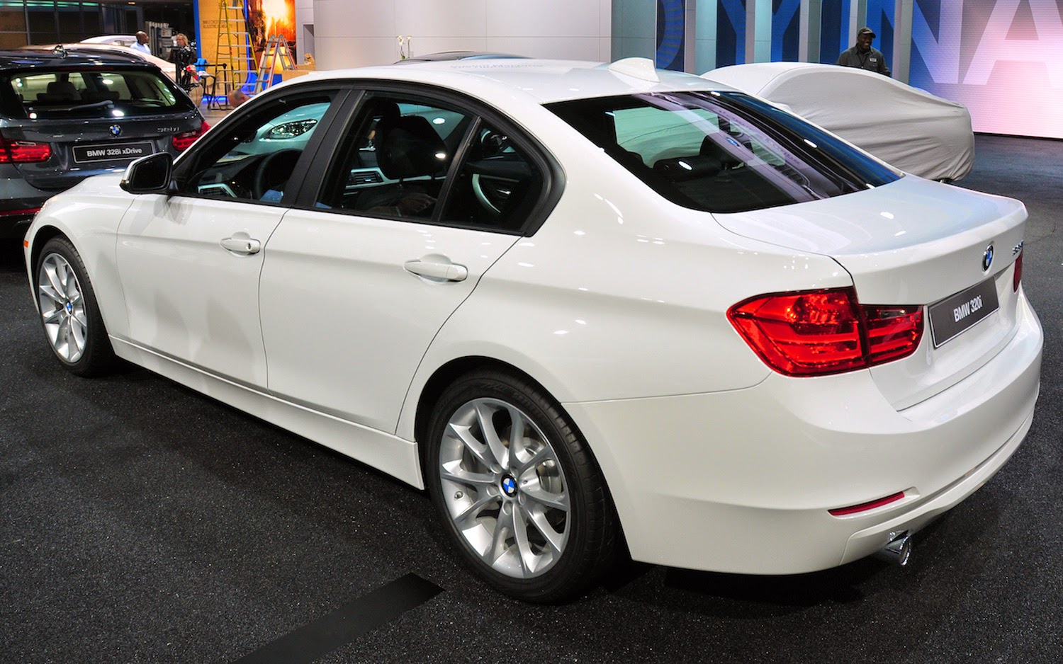 Чем отличается bmw 320i от 320i Чем отличается bmw 320i от 320i