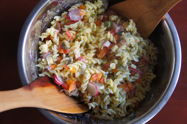 Rezept für bunten glutenfreien Nudelsalat.