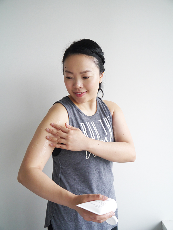 Vancouver beauty and lifestyle blogger Solo Lisa smoothes the Hyaluronic Slider Gel over her upper arm in preparation for using the Silk'n Silhouette Body Contouring & Cellulite Reduction Device.
