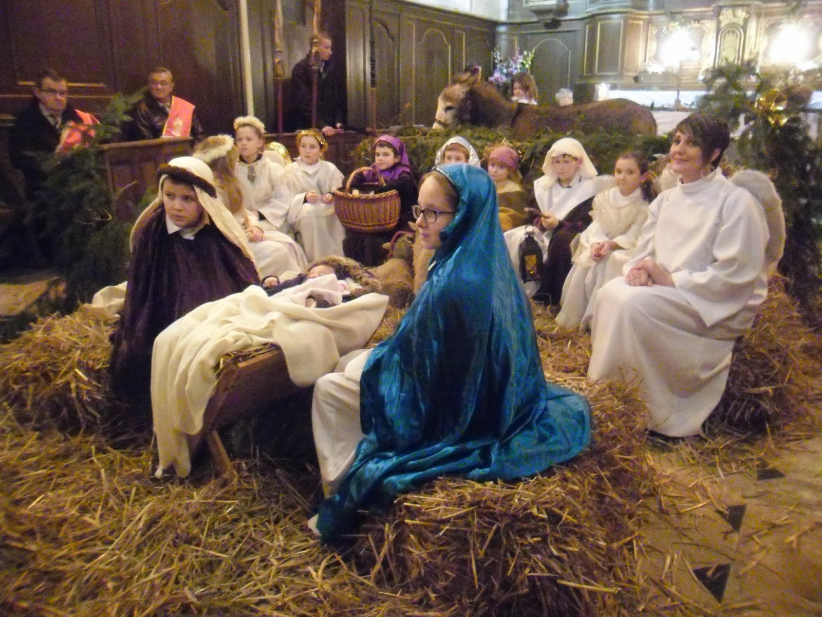 messe de Noel avec crèche vivante
