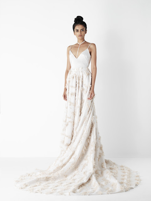 Primera colección de vestidos de novia de Mónica Cordera Primera colección de vestidos de novia de Mónica Cordera