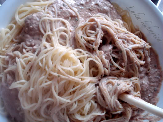 coat spaghetti with tuna sauce