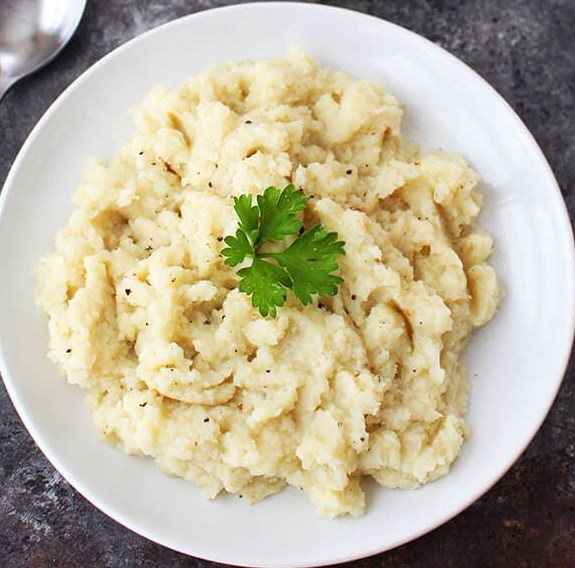 GARLICKY MASHED CAULIFLOWER #vegetarian #garlic GARLICKY MASHED CAULIFLOWER #vegetarian #garlic