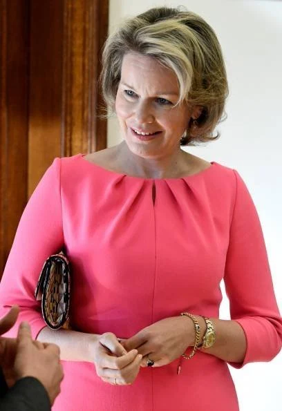 Queen Mathilde wore a pink midi dress by Natan. Natan is a fashion house founded by Edouard Vermeulen