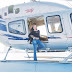 Larissa Manoela chega de helicóptero em lançamento de sua linha de bolsas by Birô