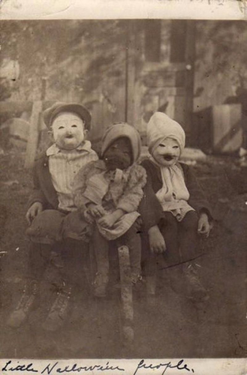 A Collection of 26 Nightmarish Vintage Halloween Photos From the 1930s
