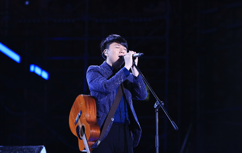 Voice of China Season 4 Episode 13 Finale - Zhang Lei crowned winner