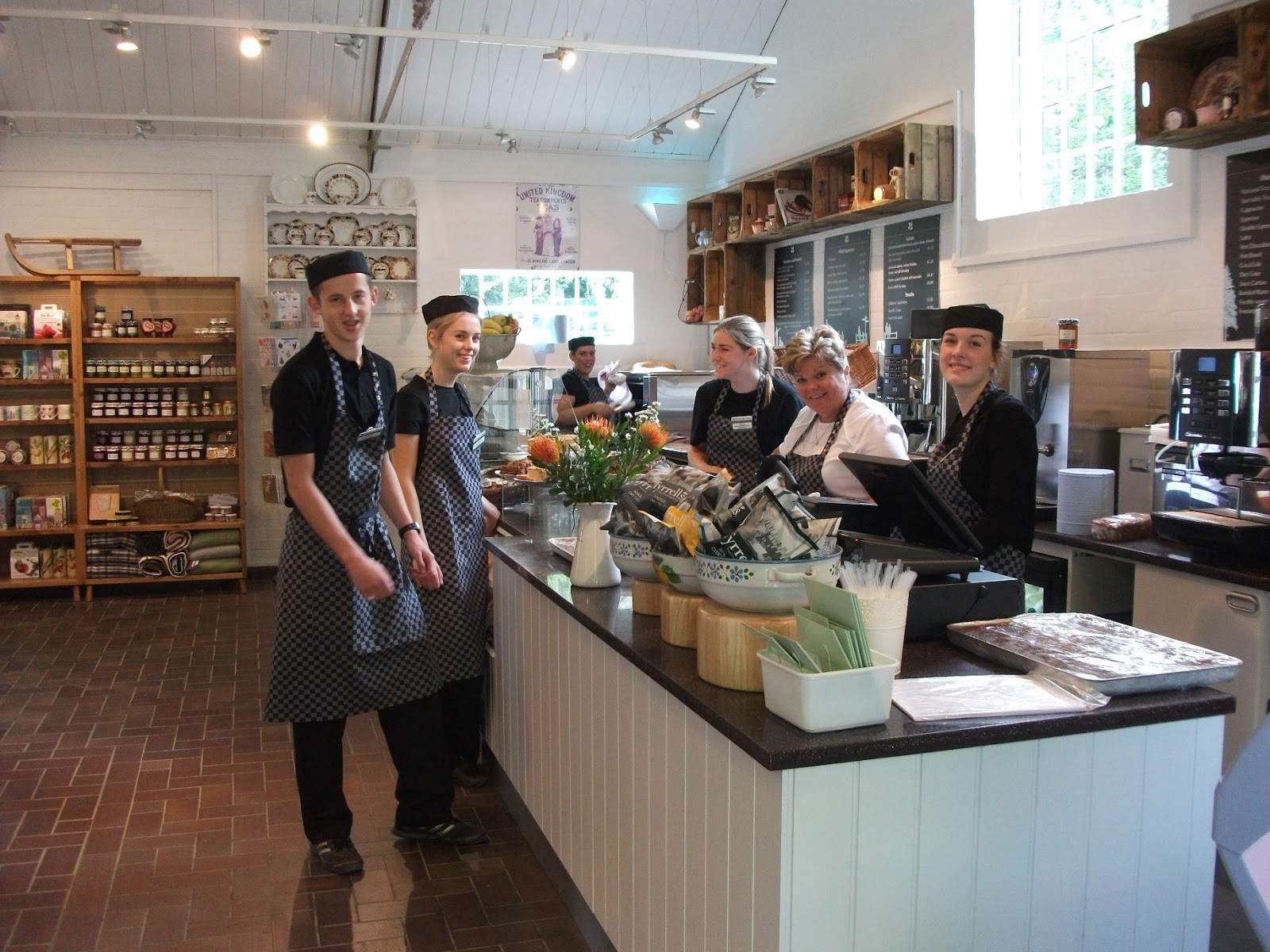 Simple tips to build a successful café