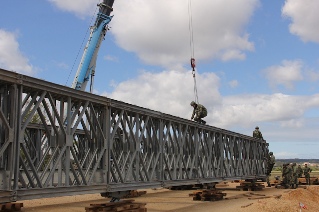 Ponte militar deve entrar em funcionamento no fim de semana Ponte militar deve entrar em funcionamento no fim de semana