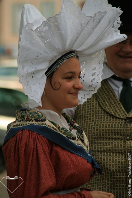 FolkCostume&Embroidery: Overview of the costumes of France 2 - the South