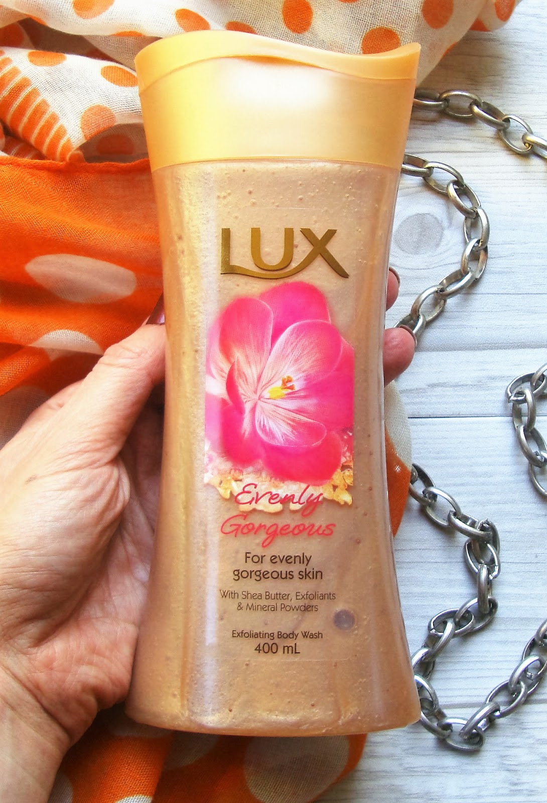 Lux Evenly Exfoliating Body Wash review