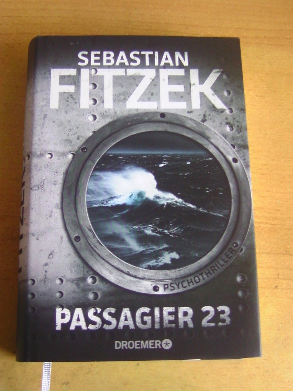 http://www.amazon.de/Passagier-23-Psychothriller-Sebastian-Fitzek/dp/342619919X/ref=sr_1_1?s=books&ie=UTF8&qid=1429121097&sr=1-1&keywords=passagier+23