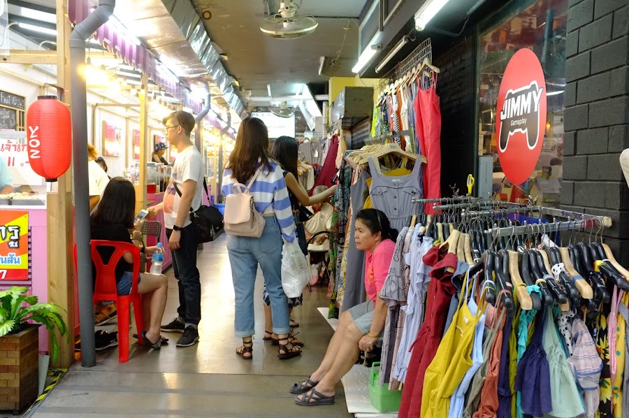 Bangkok, shopping at Siam square