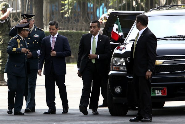 Estado Mayor Presidencial de Peña Nieto amenaza a fotógrafo en Colima. Te vamos a desaparecer, le dicen. Estado Mayor Presidencial de Peña Nieto amenaza a fotógrafo en Colima. Te vamos a desaparecer, le dicen.