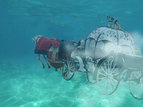 カボチャの馬車水中を