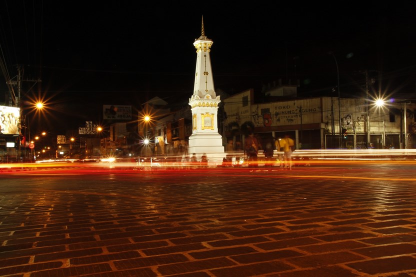 Tugu Jojga, Tempat ngumpul dan Selfie di perempatan Jogja cantik dan sarkem