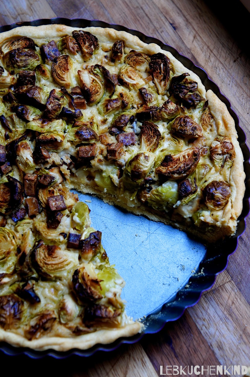 Lebkuchenkind: Vegane Rosenkohl-Quiche