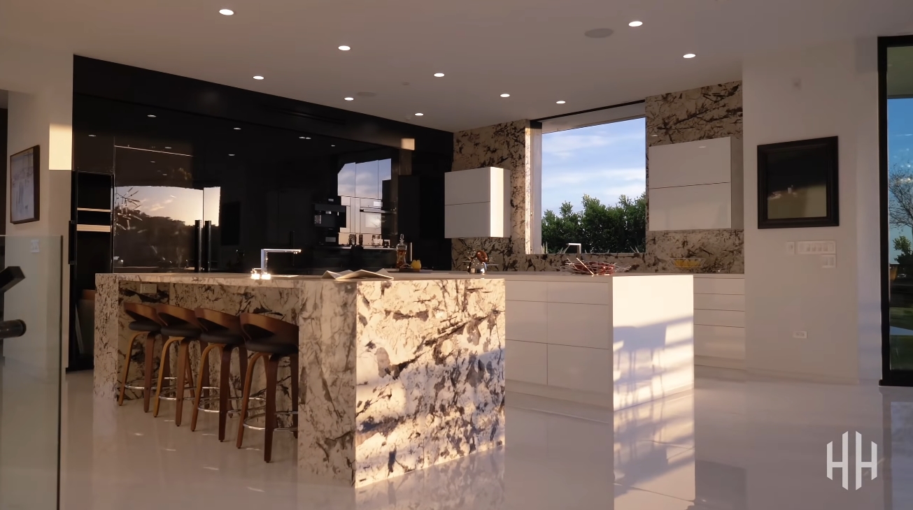 59 Photos vs. 1622 Viewmont Dr, Los Angeles vs. Luxury Mansion Interior Design Tour