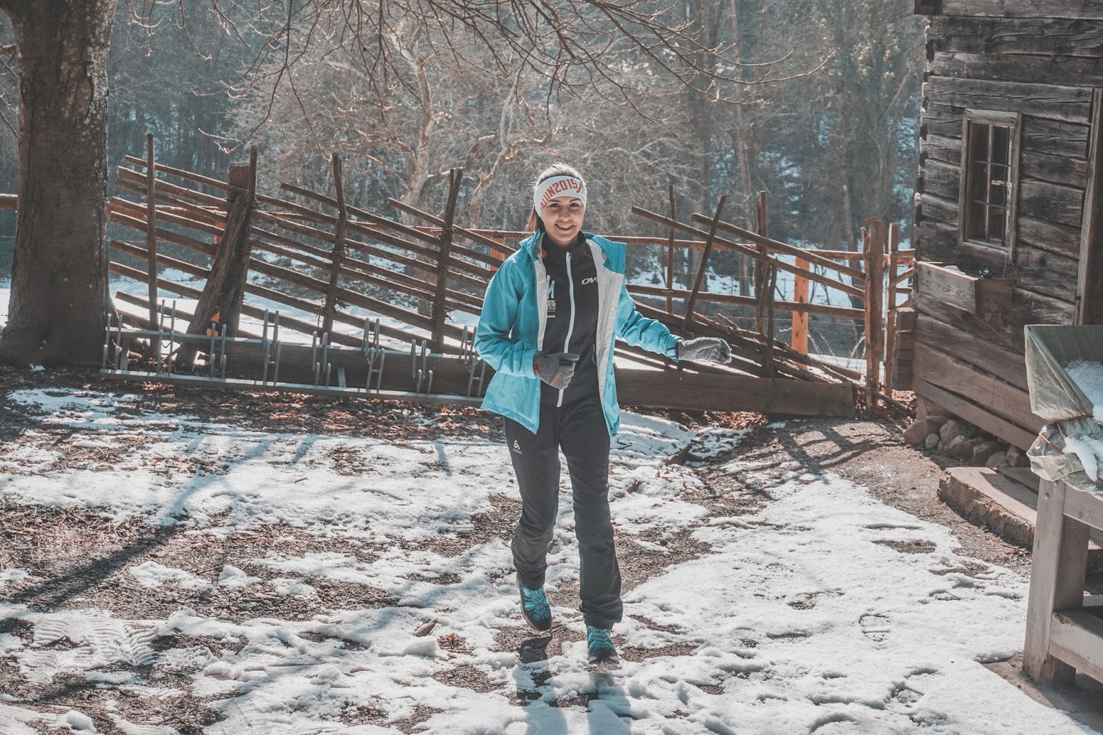 Jak ubrać się na zimowy trekking w górach? Mini poradnik Austria, ubiór w góry, wspinaczka, trekking w górach, ubiór na trekking, jaką kurtkę wybrać w góry, jaką kurtkę hardshell wybrać, blog podróżnicz, jak ubrać się zimą w góry