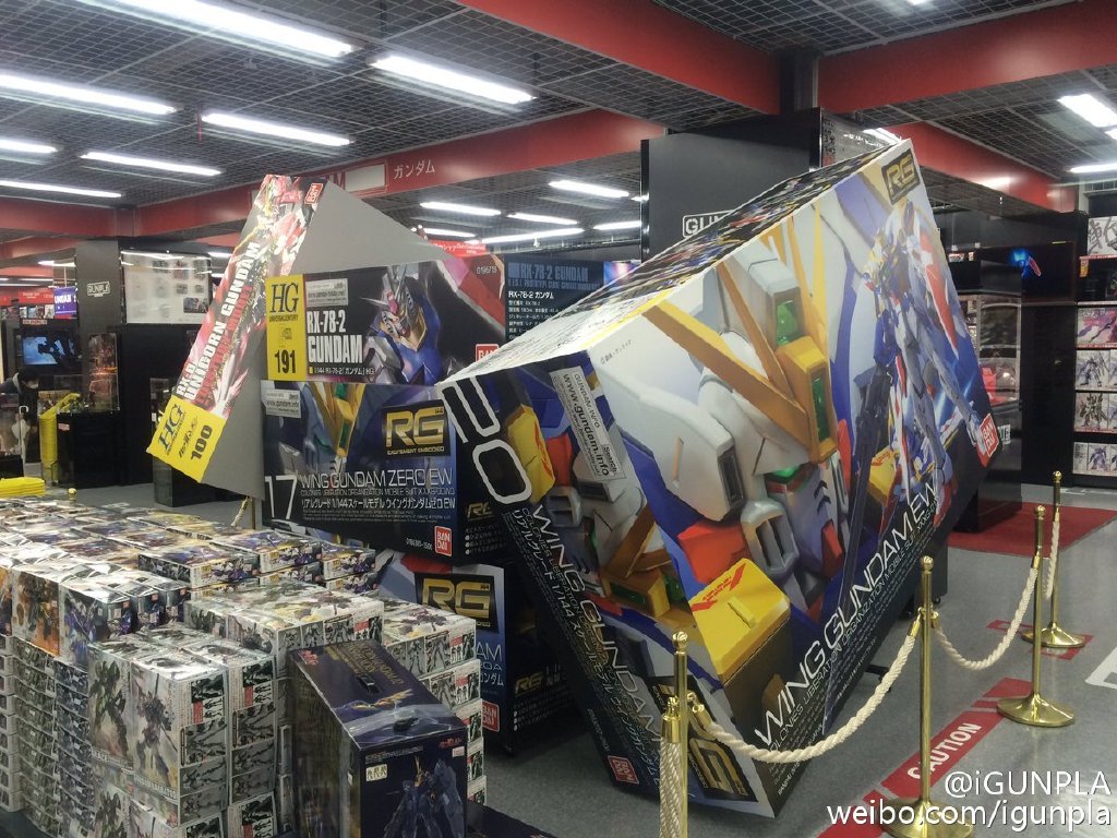 Yamada Denki Gundam Supermarket Features Huge GunPla Boxes