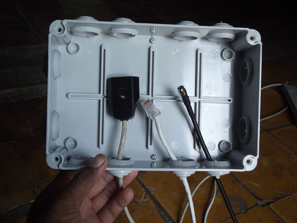 Pemasangan Penerima Wifi Memakai Antena Grid dan EnGenius ECB1221R