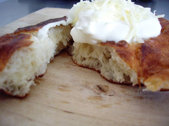 langos (pan frito de patata) langos (pan frito de patata)