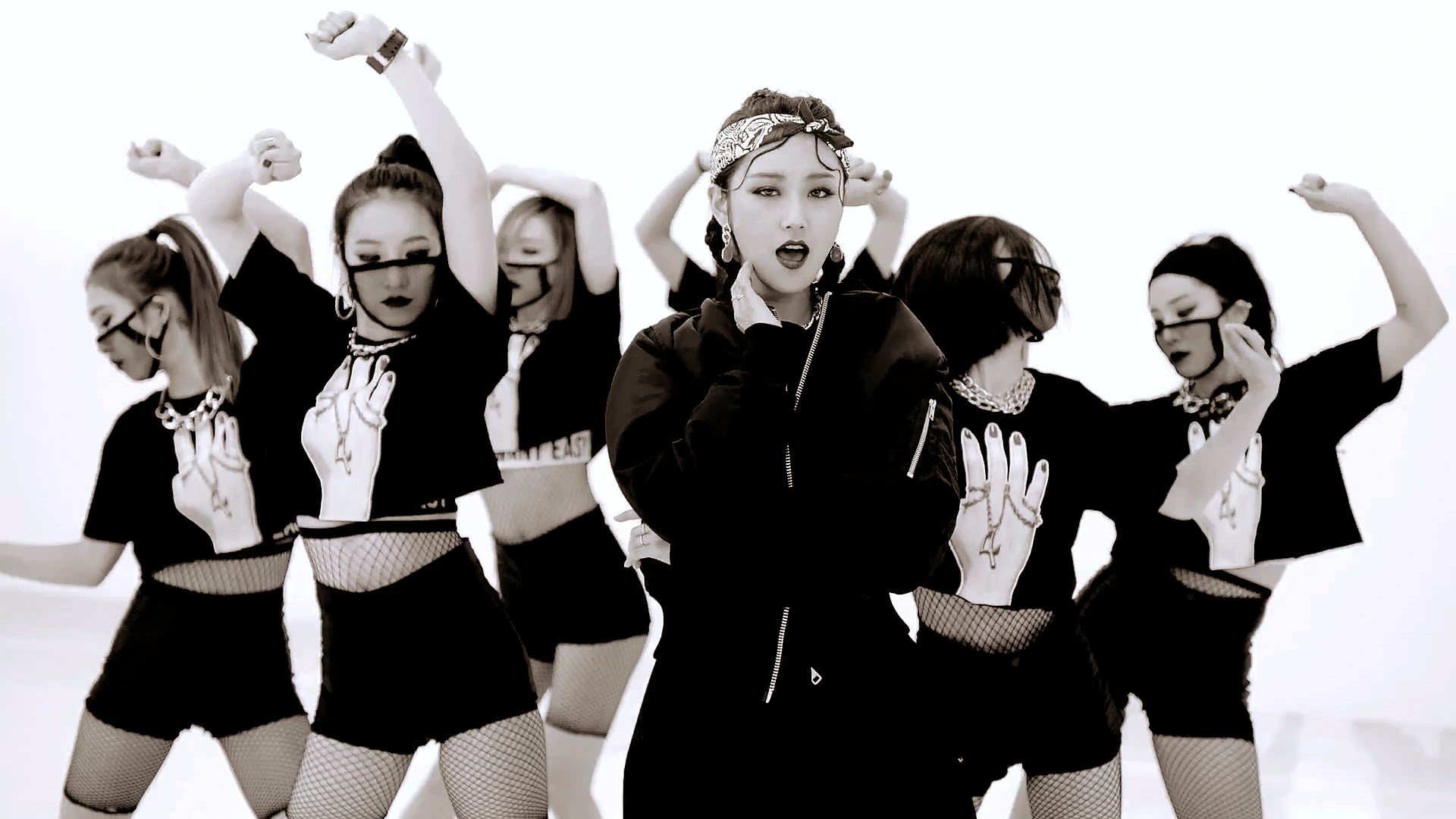 включи видео песни crazy. Crazy crazy песня поет девушка. включи видео песни crazy. включи видео песни crazy. лив тайлер crazy aerosmith.