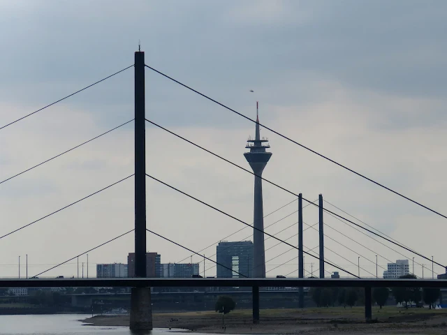 Düsseldorf in a day: bridges and Rheinturm