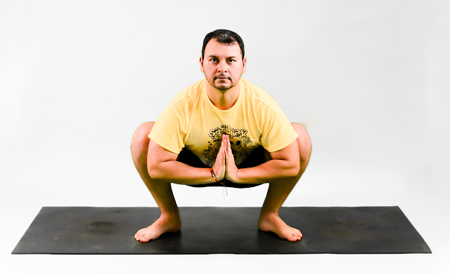 Mỗi ngày một tư thế Yoga | 20 Tư thế ngồi xổm