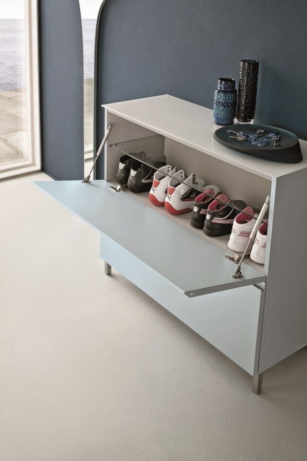 Shoe cabinet with mirror for more shine in the apartment