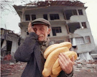 deprem fotoğrafı ağlayan amca