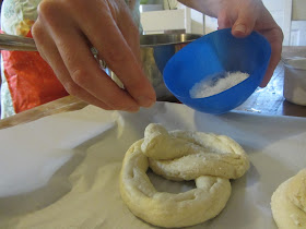 Lunchtime Soft Pretzels {The Unlikely Homeschool}
