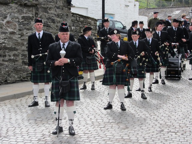 Piperband op dorpsfeest in Wick, Schotland