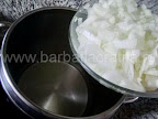 Tocana de legume cu orez si ciuperci preparare reteta - punem ceapa la calit