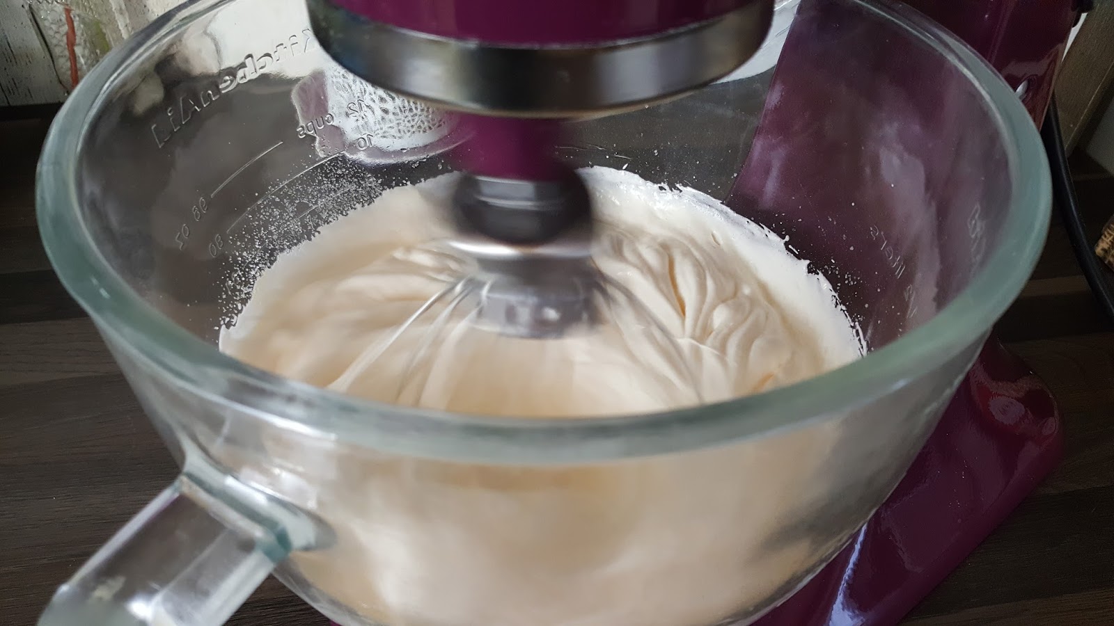 Erdbeer-Vanillejoghurt-Torte mit Amicelli-Rand