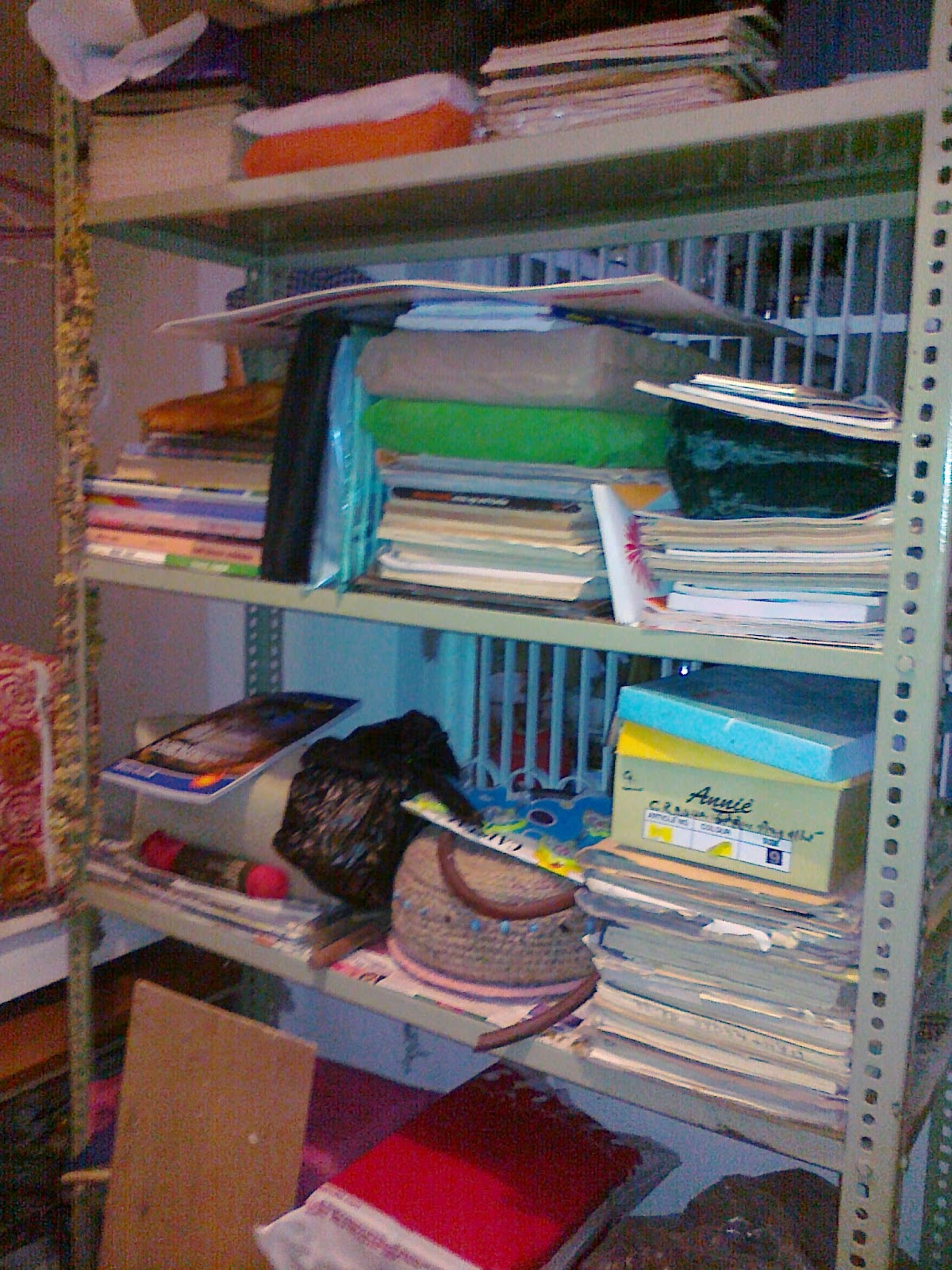 Roznamcha Karguzari ME MAKEFabric covered shelving unit
