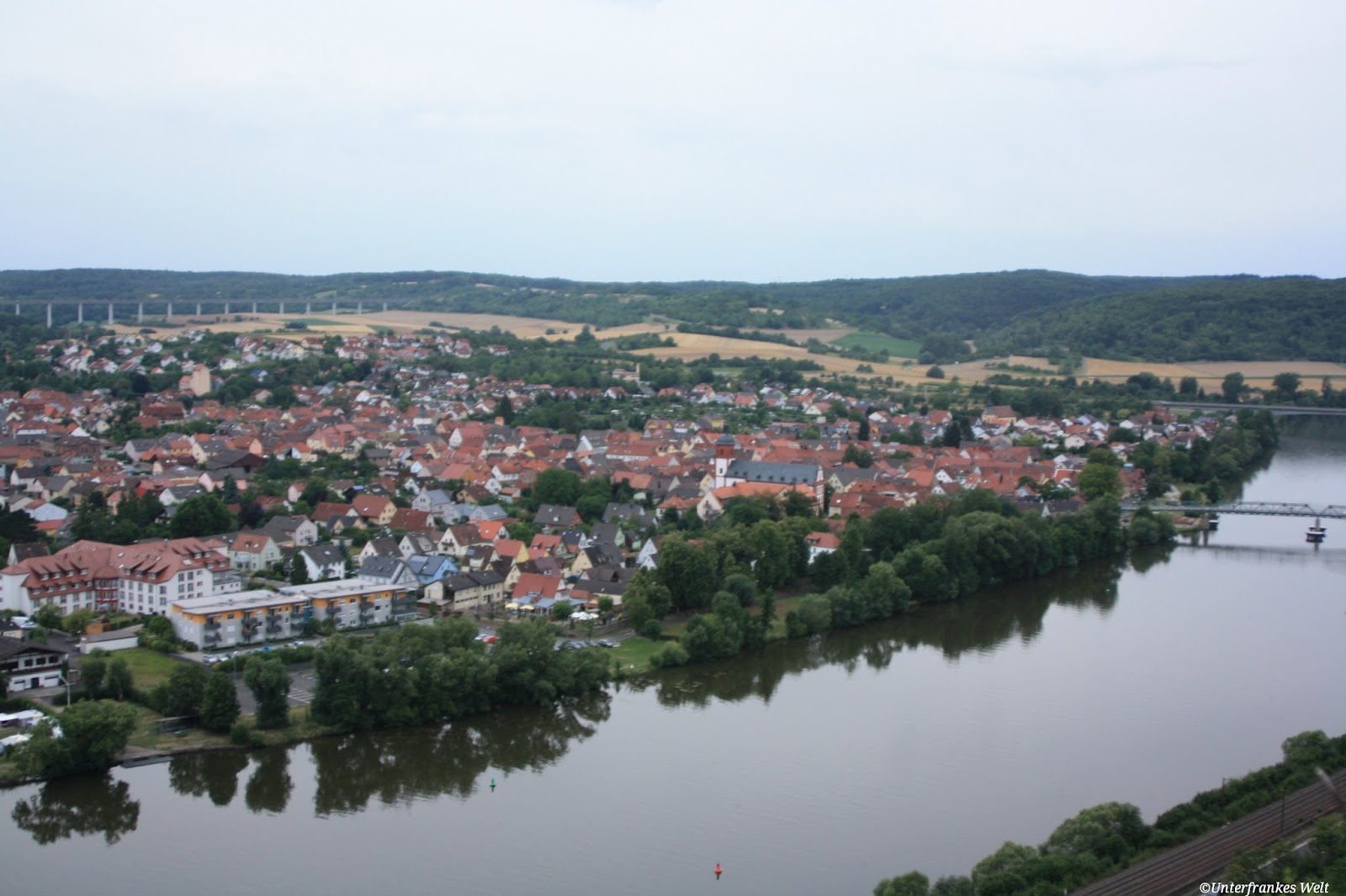 Unterfrankes Welt Der Main bei Zellingen / Retzbach