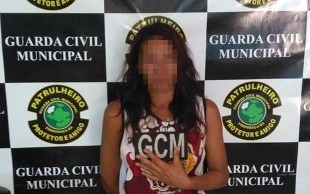 Guarda Municipal de Pindobaçu prende mulher que invadiu casa e cometeu furto